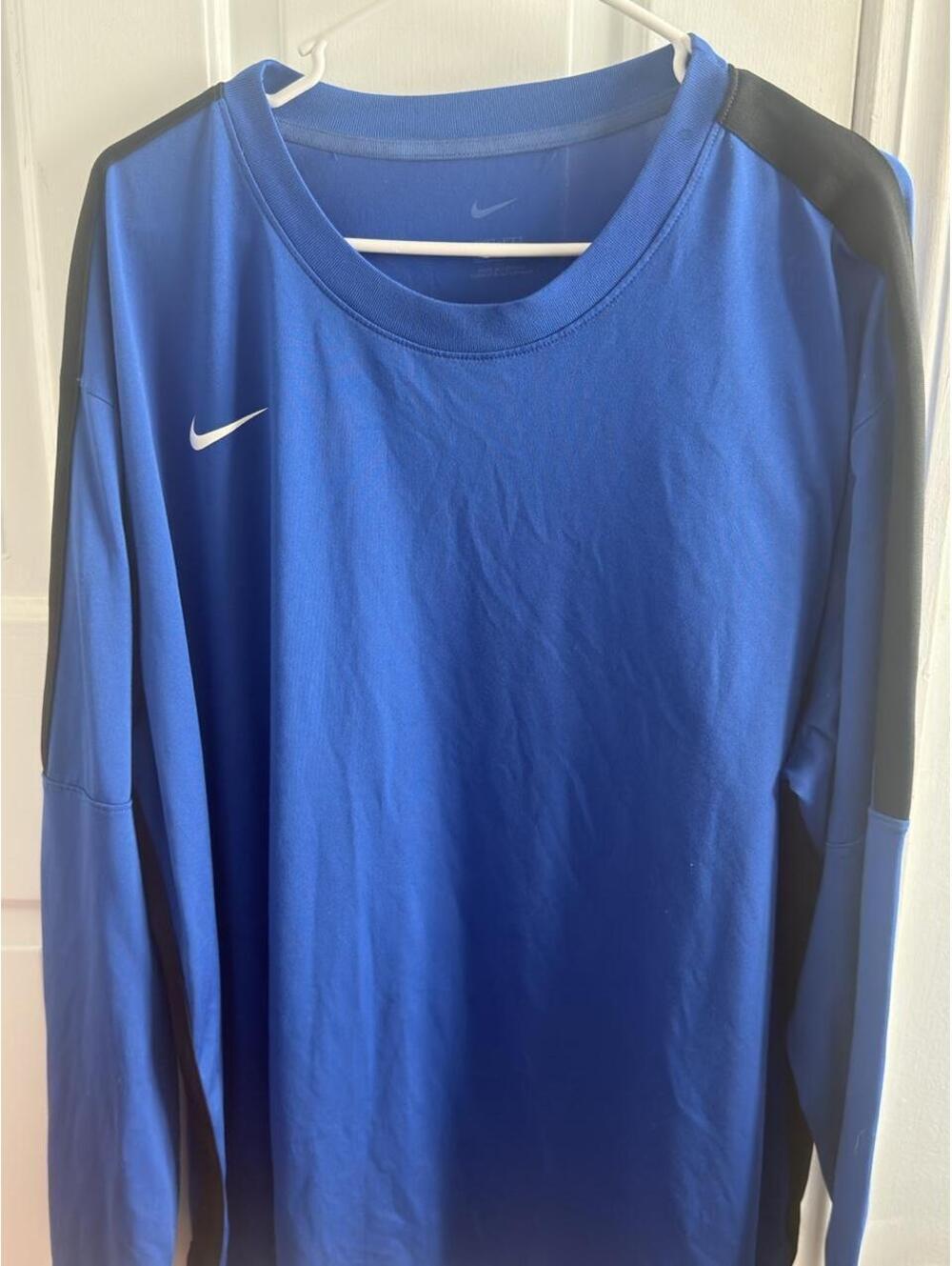 Nike Men's Blue Shirt